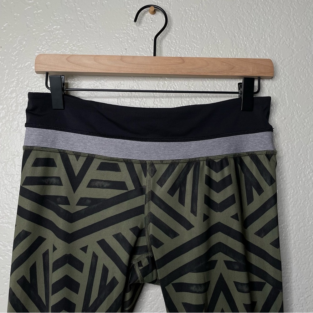 Lululemon Run: Inspire Crop II Leggings Chevron Shuffle Fatigue Green Black - Picture 3 of 11